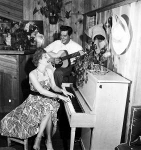 gallery-1436470822-lucy-desi-piano-archive-photo-1